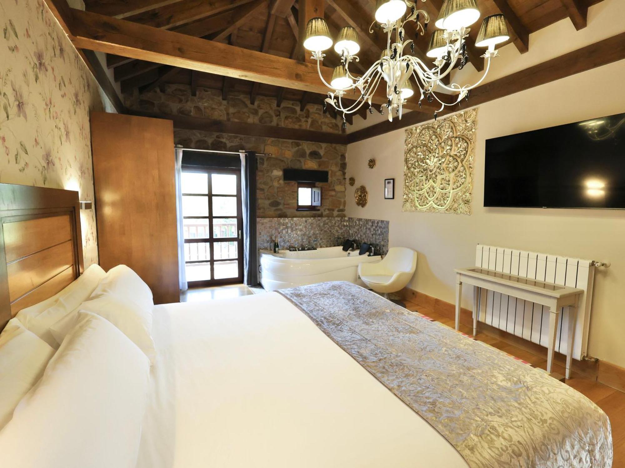 Akla Hotel Suites Valles Pasiegos Saro ภายนอก รูปภาพ